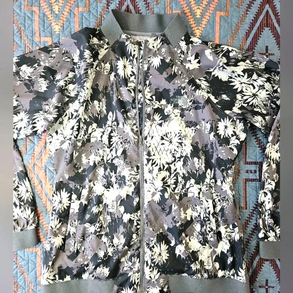 The North Face‎ woman's jacket - Picture 1 of 6